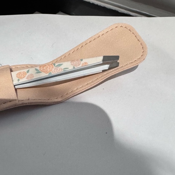 🌸✨ Summer & Rose Tweezer with Carrying Case – Pretty & Precise! ✨🌸 - Picture 10 of 16